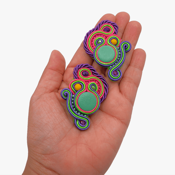 Cuqui small green and purple earring