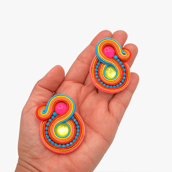 Totora neon pink and turquoise earring